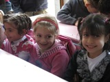 Quale soddisfazione maggiore ci pu essere se non quella di aver dipinto questi splendidi sorrisi sui volti dei bambini? (Scuola di Huraitan - Aleppo, Siria)